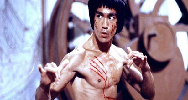 Bruce Lee Alıntıları: İlham Veren Sözler ve Hayat Felsefesi