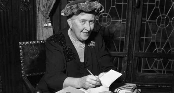 Agatha Christie Sözleri: Gizemi ve İnsan Doğasını Anlatan İlham Dolu Sözler